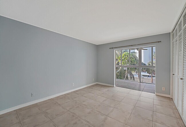 Building Photo - 3915 S Flagler Dr