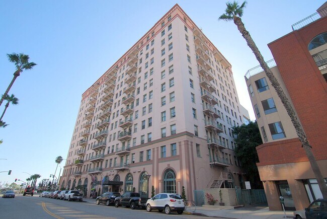 Building Photo - Ocean View Living in the Heart of Long Beach – 1 Bed / 1 Bath Corner Condo