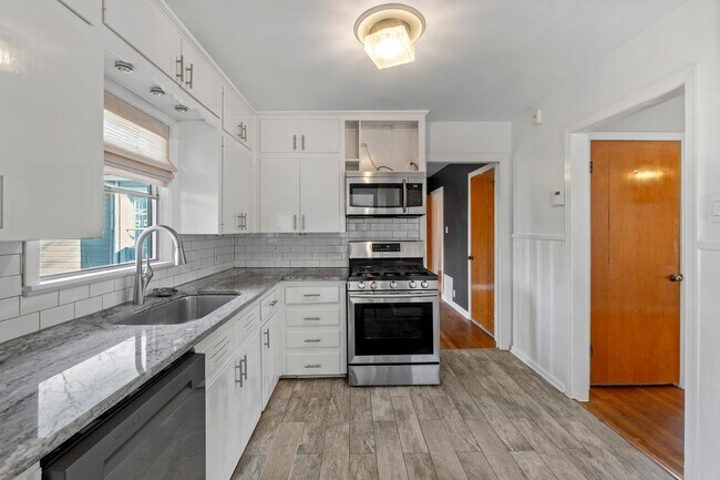 Building Photo - 1000 Arcadia Ave