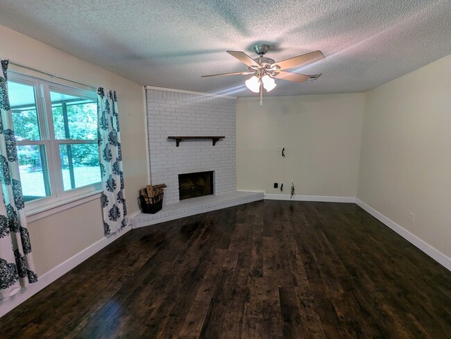 Building Photo - 3248 Whitney Dr W
