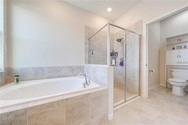 Building Photo - 5301 Amersham Ln