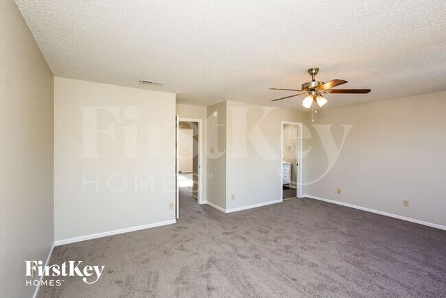 Building Photo - 15358 Border Dr