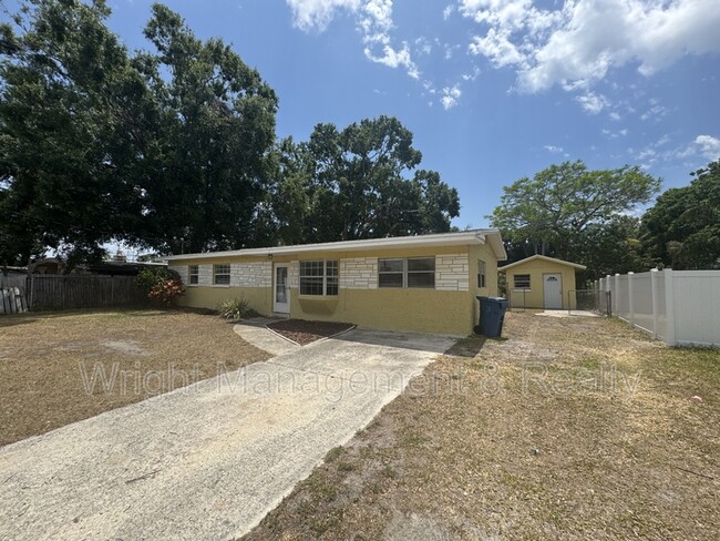 Building Photo - 438 Country Club Dr