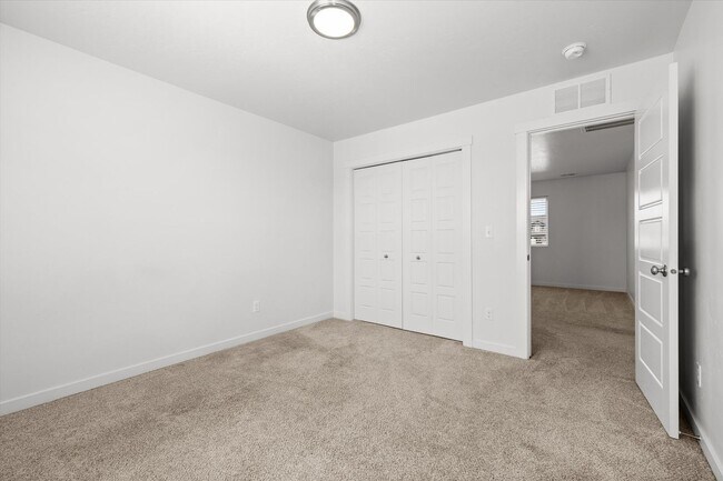 Building Photo - Eagle, ID – Spacious 3 Bedroom + Bonus Room