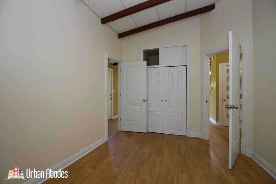 Building Photo - 1227 Wood Ave