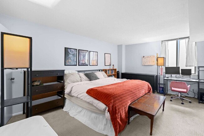 Building Photo - All-Inclusive Luxury Living in Rockville Town Center**