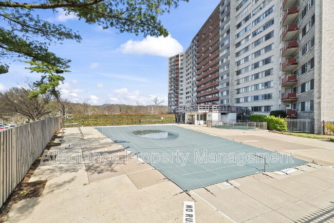 Building Photo - 5340 Holmes Run Pkwy