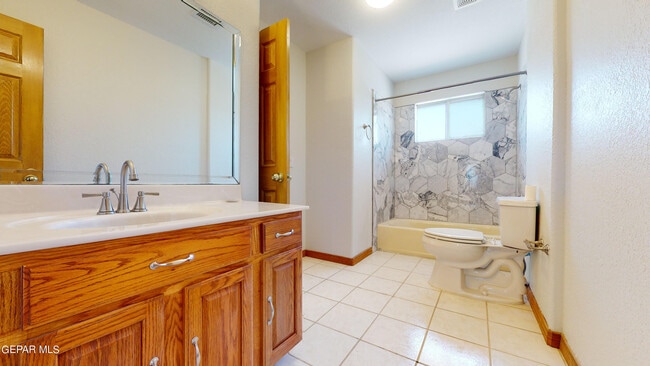 Building Photo - 9033 Leo St