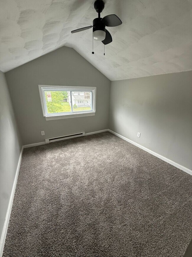 Building Photo - MAPLE HEIGHTS 4 BED SINGLE