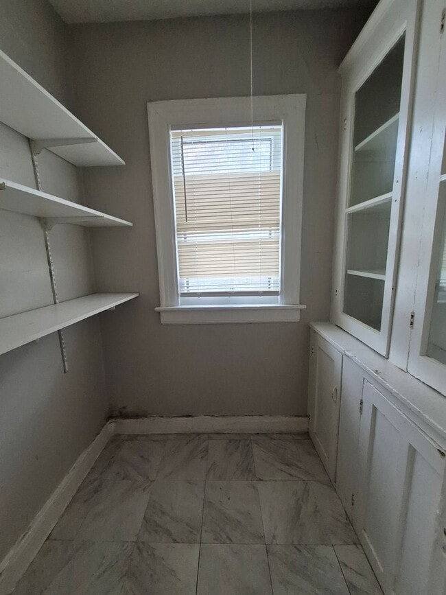 Building Photo - 1107-1109 South Clinton