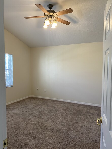 Master bedroom from door - 10 Tanglewood Ct