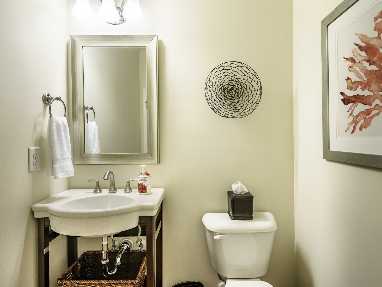 Powder Room - 5447 Jessip St