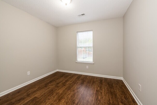 Building Photo - 3205 Bob White Cir