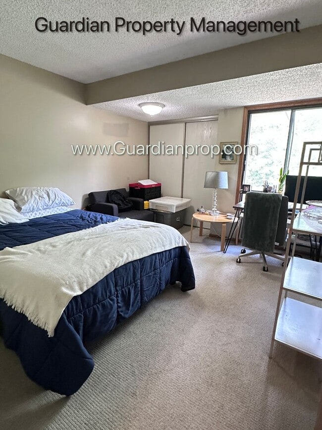Building Photo - St Louis Park 2 Bedroom Town Home, Dishwasher, 1 Car Garage, Central Air, W/D
