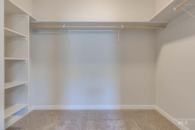 Building Photo - 4 Bed 2 Bath in Meridian with 3 Car Garage