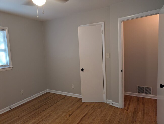 Building Photo - Cozy Ranch Style home located in the Matthews Park community.