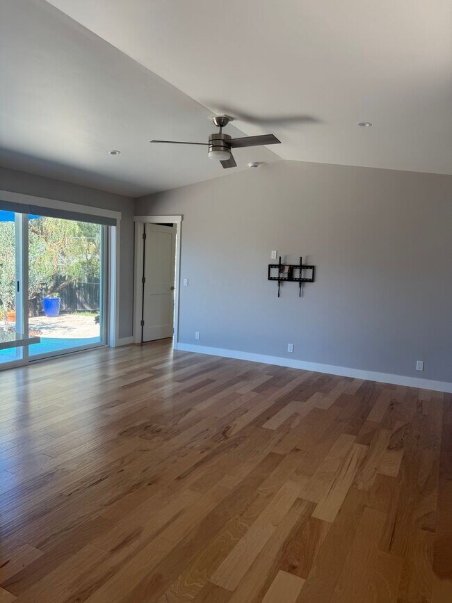 Building Photo - Convenient Modern 2 Bed/2 Bath in Solvang