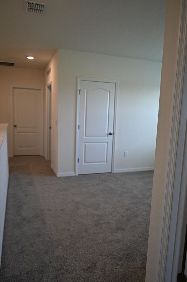 Building Photo - 1341 Middle Lk Dr