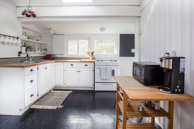 Building Photo - 43 Bayview Rd