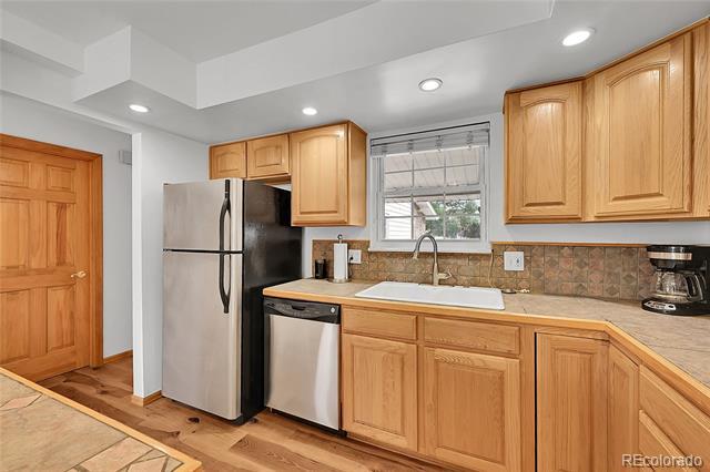 Building Photo - 2650 S Vaughn Way