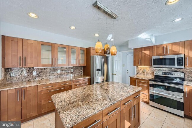 Building Photo - 8 Sapphire Hill Ct