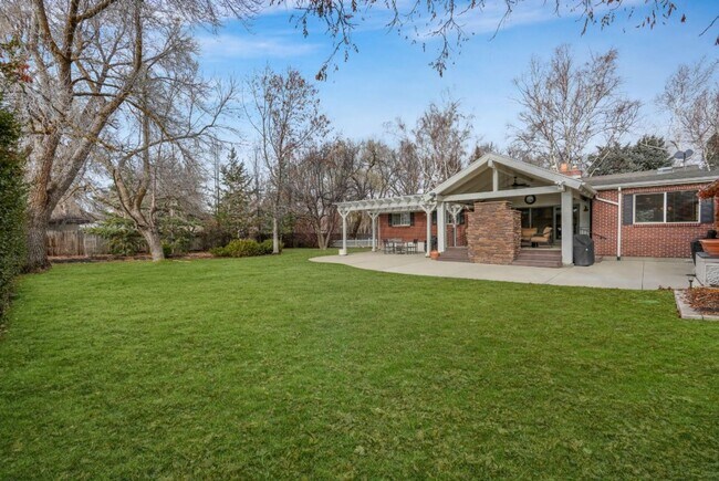 Building Photo - Outdoor Living at it's Best