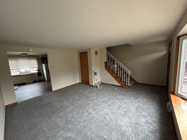 Building Photo - 34 Oakridge Dr