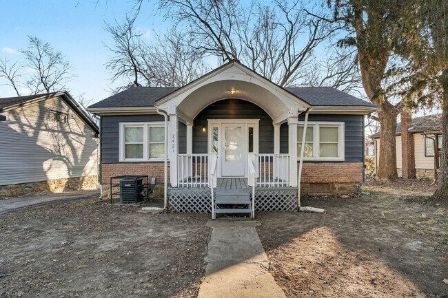 Building Photo - Beautiful 2 Bedroom 1 Bathroom Home in Kansas City!