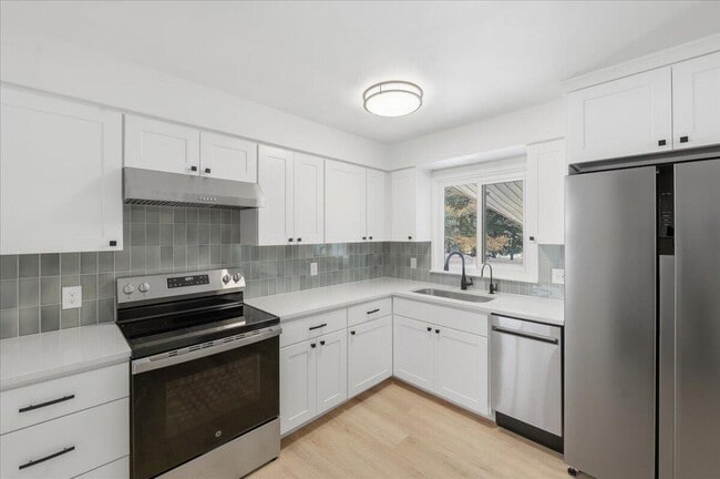 Building Photo - 6891 Somerset Dr