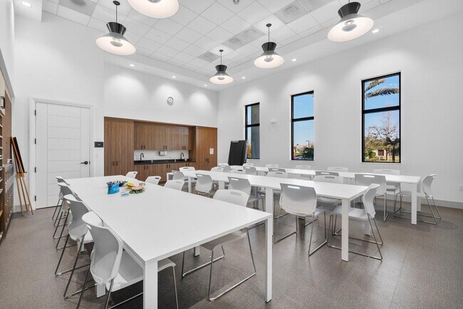 Building Photo - 5160 Willow Crk Dr
