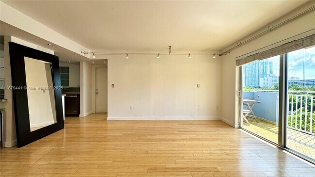 Building Photo - 947 Lenox Ave.