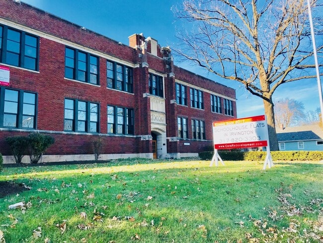 Interior Photo - School 85