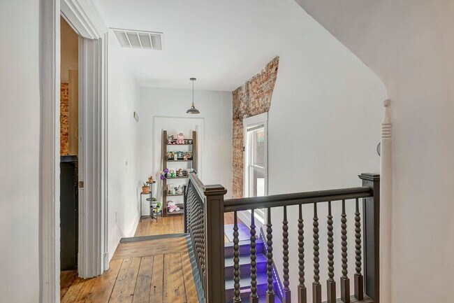 Building Photo - Charming 3BR Duplex in Covington