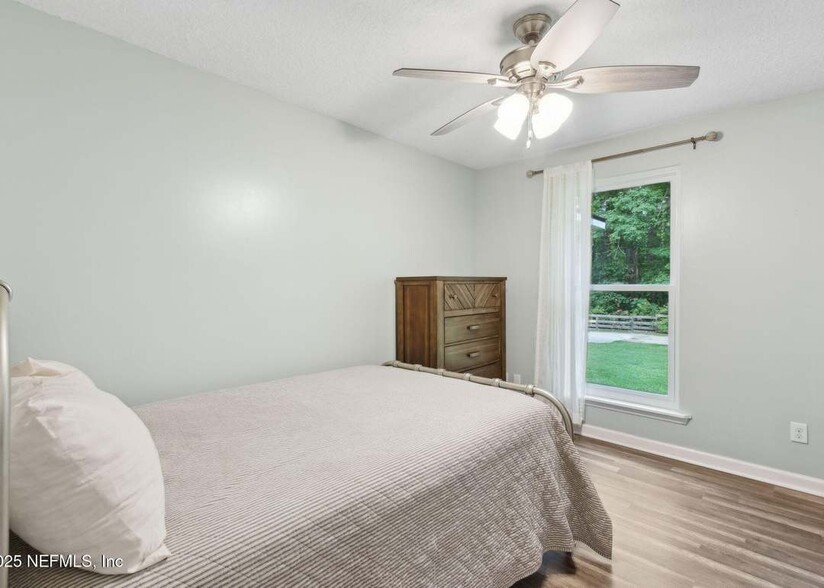 Building Photo - 11723 W Beaver St