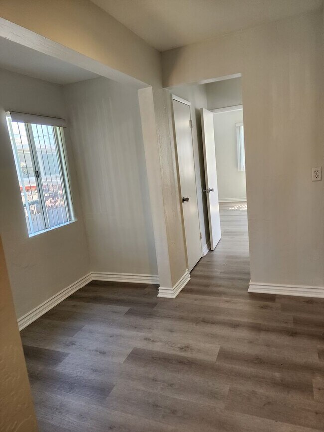 Building Photo - 4475