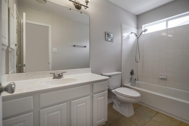 Building Photo - 1612 Sunterro Dr
