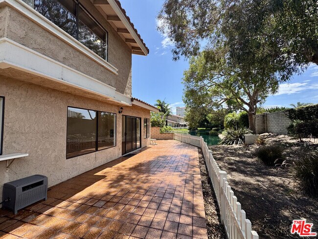 Building Photo - 7756 Sailboat Cir