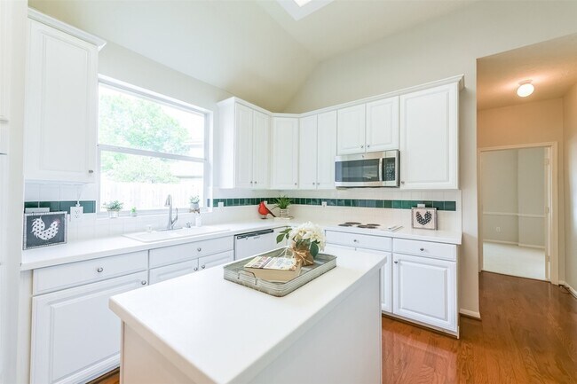Building Photo - 14610 Farrawood Dr