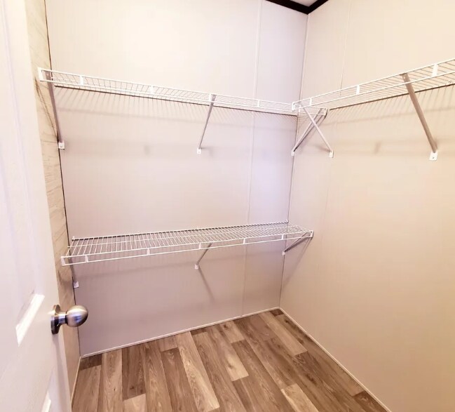 Building Photo - 7028 Bayview Dr