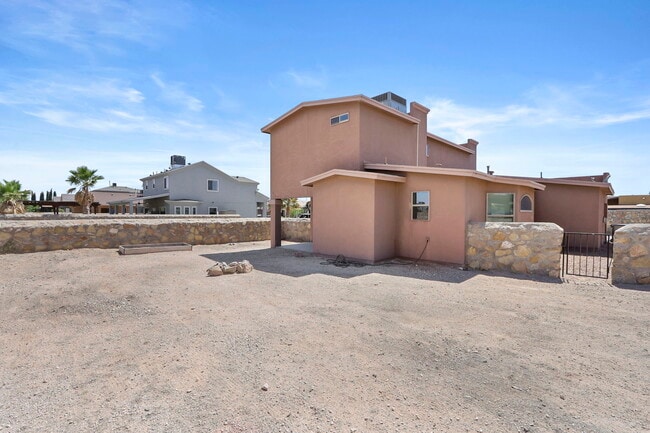 Building Photo - 2300 Glitter Point
