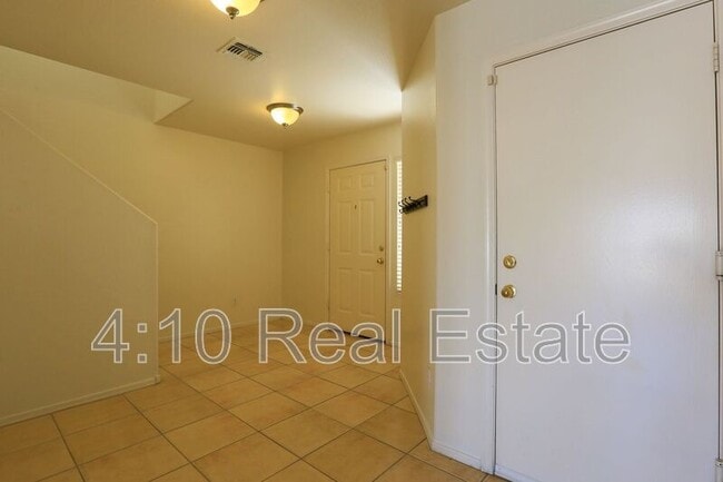 Building Photo - 2320 W Allens Peak Dr