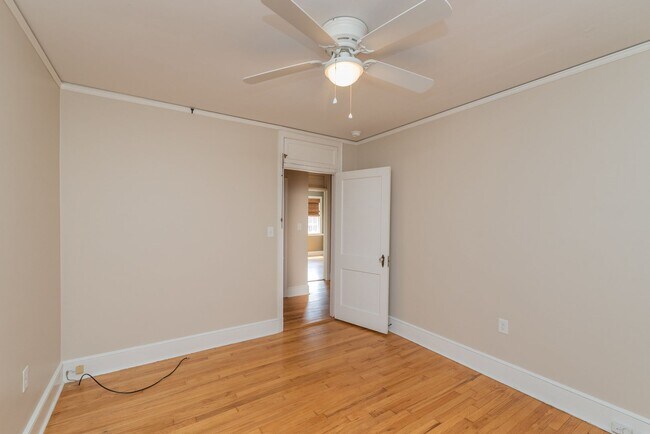 Building Photo - Charming 3-bedroom/2-bath single-family ho...