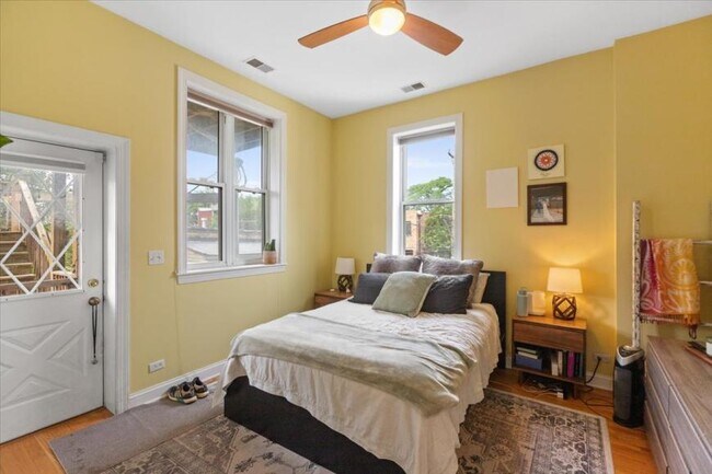 Building Photo - 2 bedroom in Chicago IL 60622