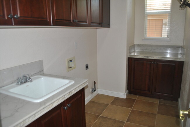 Building Photo - Gorgeous 4 Bedroom Home in the Stonebriar ...