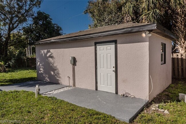 Building Photo - 4330 Deleon St