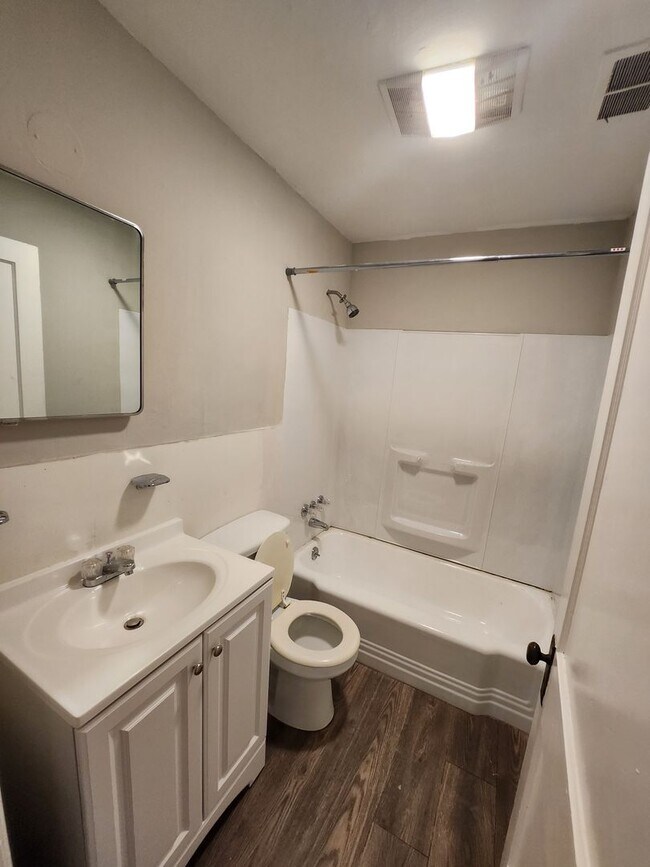 Interior Photo - 382 S Cleveland