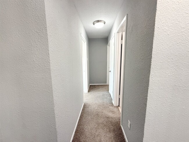 Building Photo - 405 Peninsula Dr