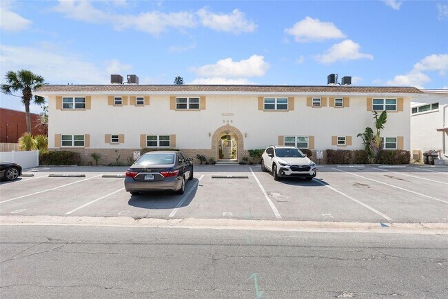 Building Photo - 506 71st Ave