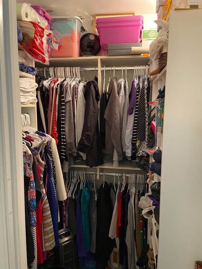 Building Photo - 2326 N Lincoln Park W