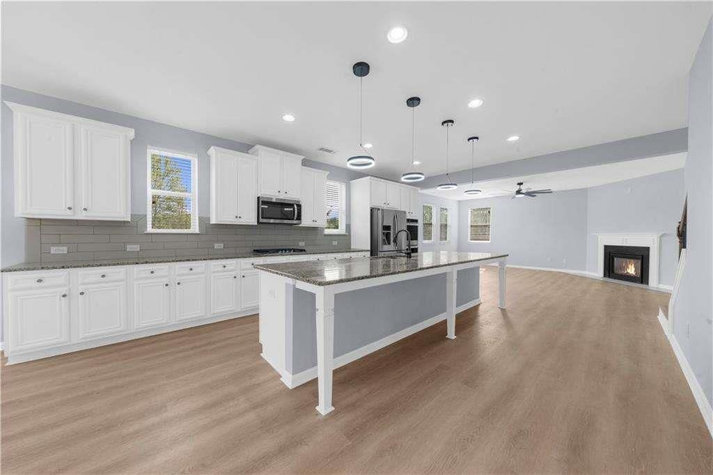 Building Photo - 5435 Mirror Lake Dr